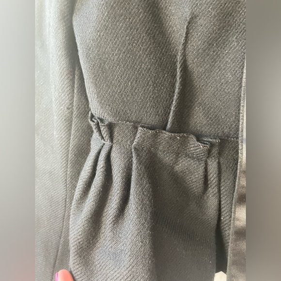 BCBG Black 100% Wool Military Jacket With Satin Trim And Ruffle Bottom Size L - Picture 2 of 10